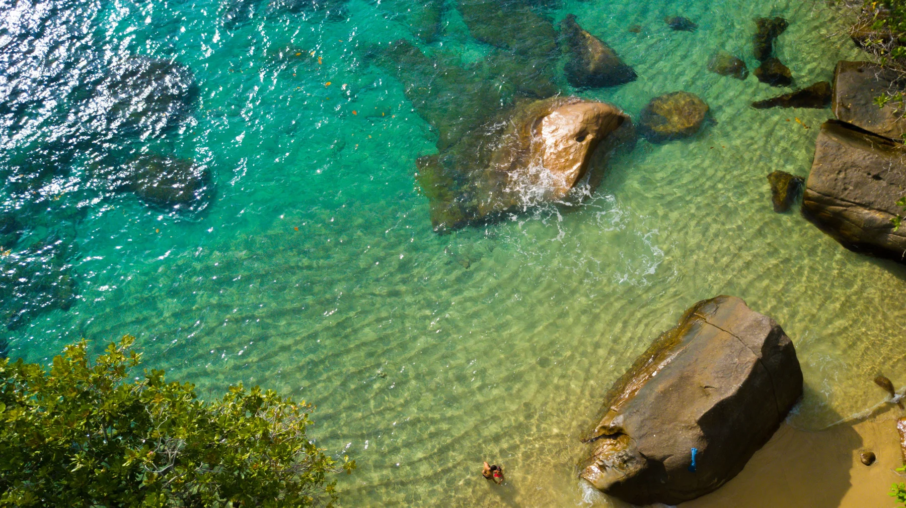 Veduta aerea di un tratto di costa delle Seychelles